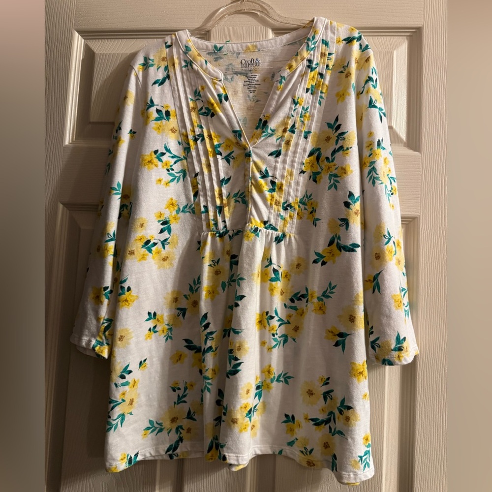 🟣 Croft & Barrow Yellow and Green Floral Top